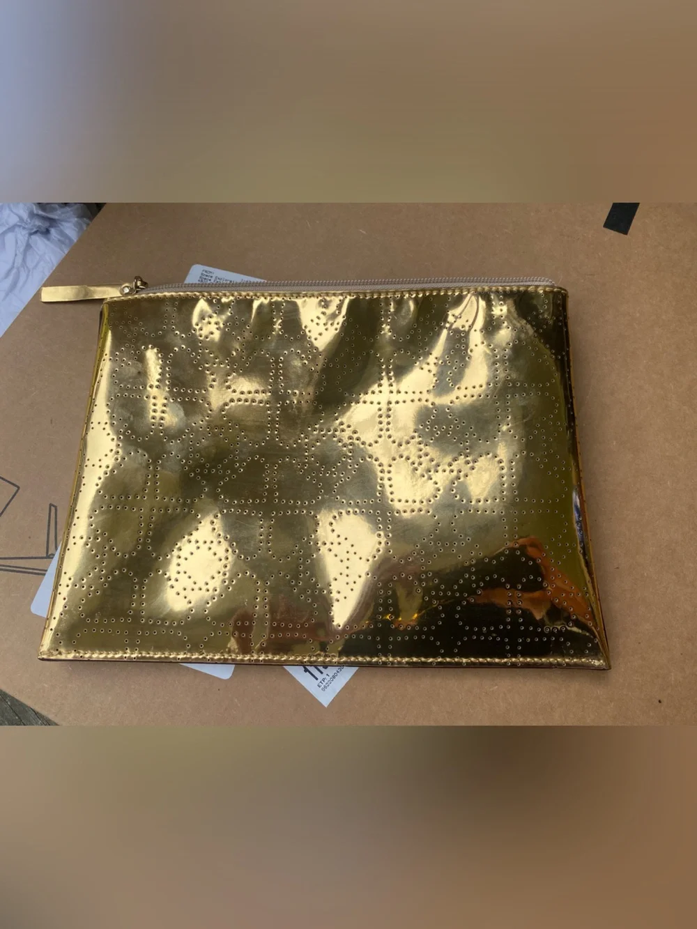 (NWT!)✨KATE SPADE- Gold Metallic Perforated Heart Zip Pouch✨